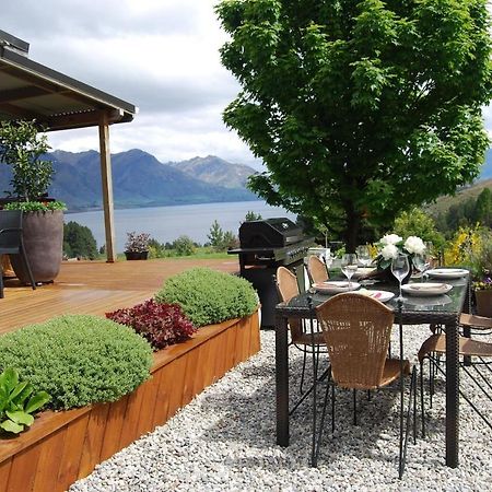 Private Cottage With Spa And Amazing Lake Views 克洛斯本 外观 照片