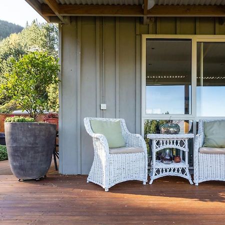 Private Cottage With Spa And Amazing Lake Views 克洛斯本 外观 照片