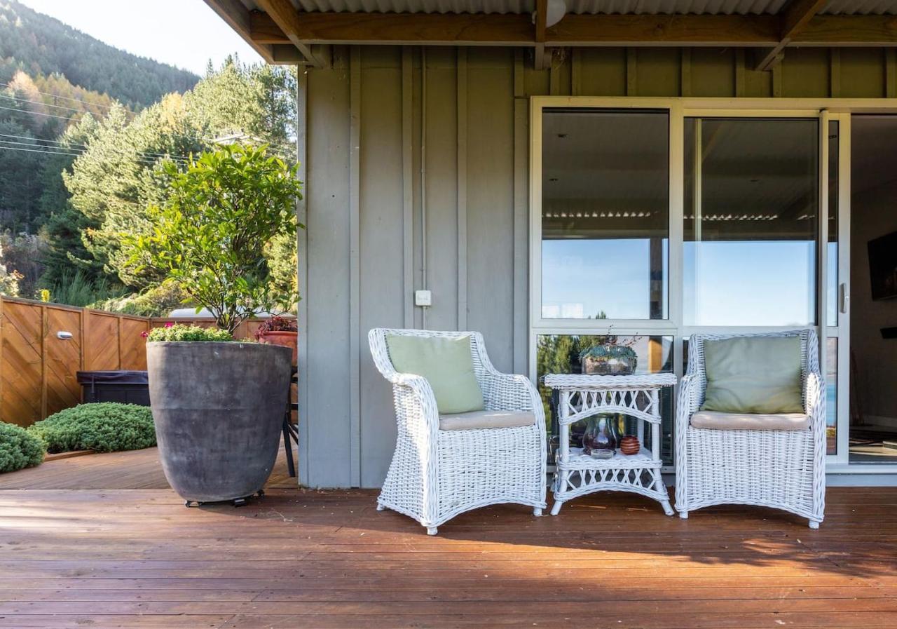 Private Cottage With Spa And Amazing Lake Views 克洛斯本 外观 照片